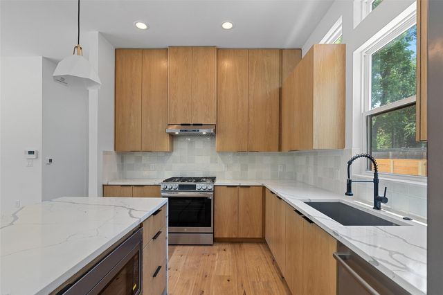 909 Payne Ave 1, Austin, TX 78757