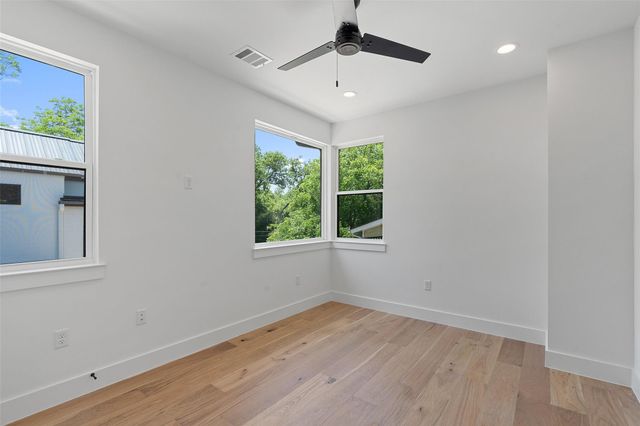 909 Payne Ave 1, Austin, TX 78757