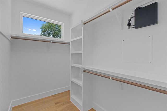 909 Payne Ave 1, Austin, TX 78757