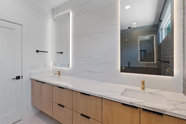 909 Payne Ave 1, Austin, TX 78757