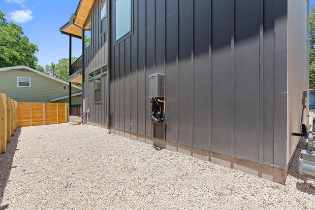 909 Payne Ave 1, Austin, TX 78757