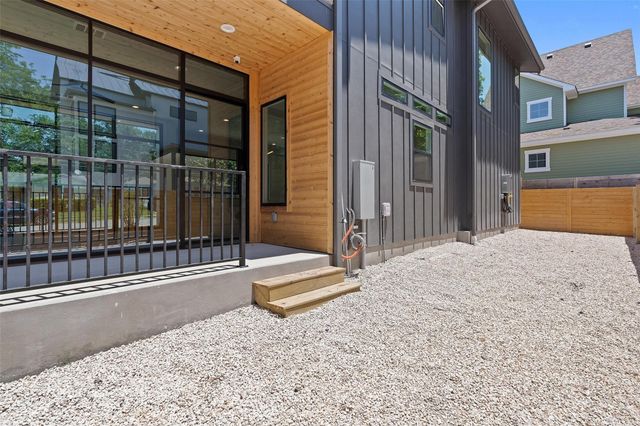 909 Payne Ave 1, Austin, TX 78757