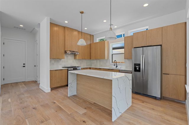 909 Payne Ave 1, Austin, TX 78757