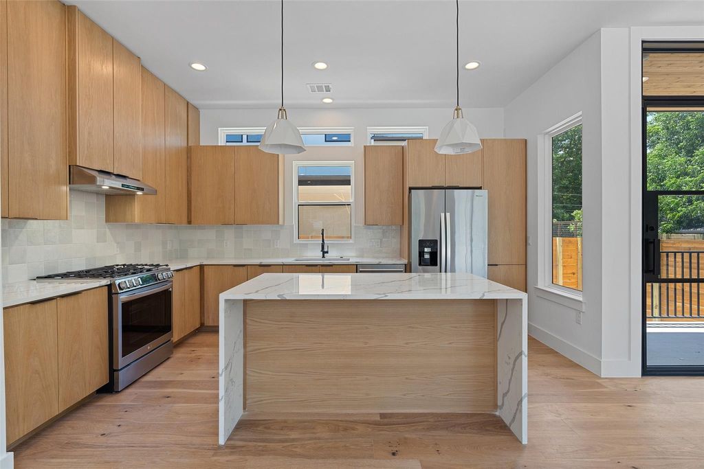 909 Payne Ave 1, Austin, TX 78757