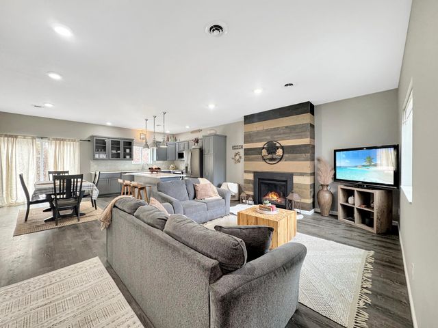 10 Deblock Drive, Crosby, MN 56441