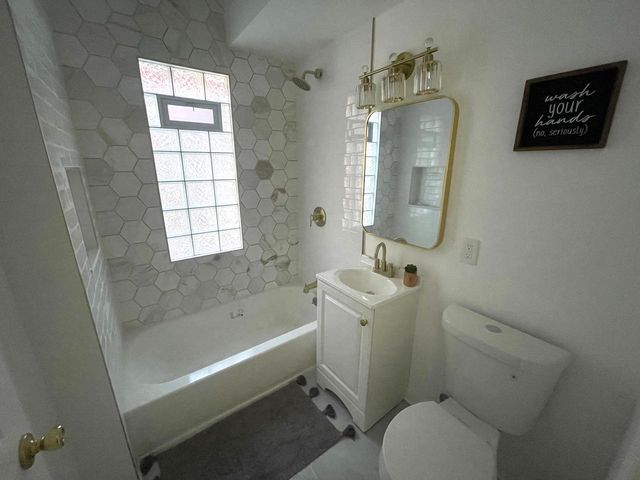 3401 N Vel R Phillips AVENUE, Milwaukee, WI 53212