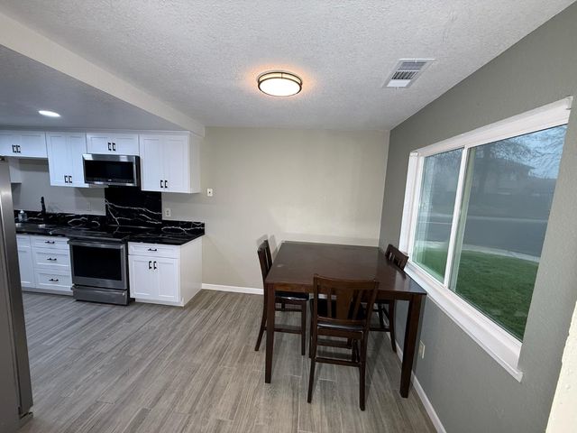 3945 Sparrow Ct, Modesto, CA 95356