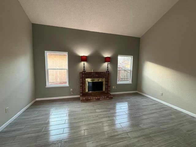 3945 Sparrow Ct, Modesto, CA 95356