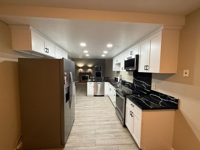 3945 Sparrow Ct, Modesto, CA 95356