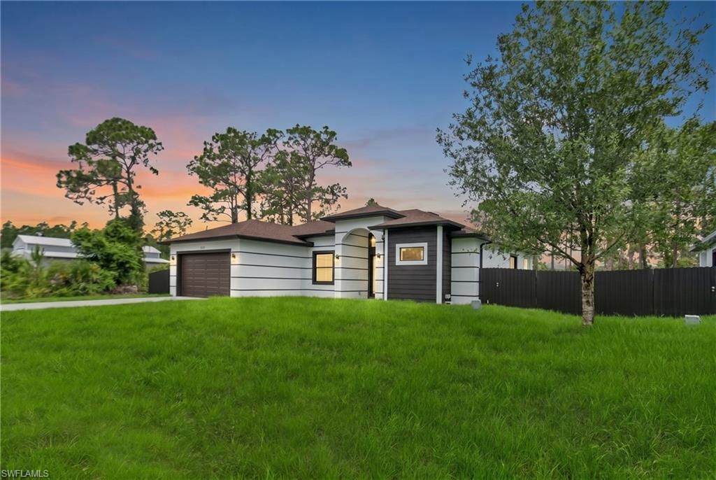 1047 Merry ST E, LEHIGH ACRES, FL 33974 — photo 2