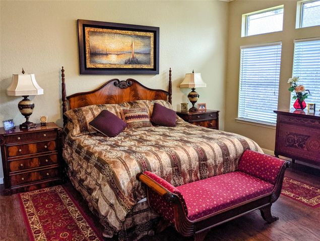 10114 Crescent Bluff Lane, Houston, TX 77070