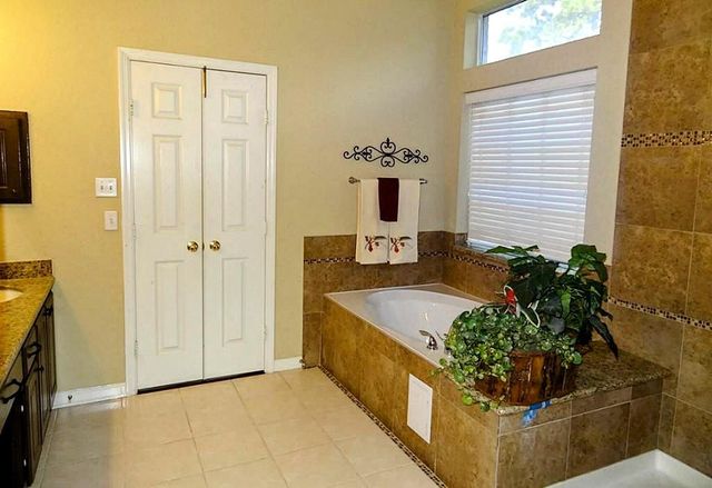 10114 Crescent Bluff Lane, Houston, TX 77070