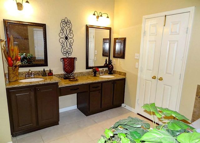 10114 Crescent Bluff Lane, Houston, TX 77070
