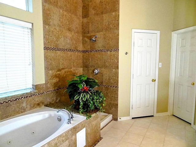 10114 Crescent Bluff Lane, Houston, TX 77070