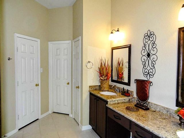 10114 Crescent Bluff Lane, Houston, TX 77070