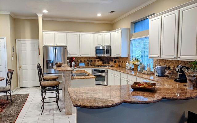 10114 Crescent Bluff Lane, Houston, TX 77070