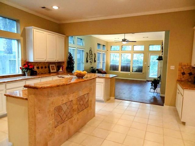10114 Crescent Bluff Lane, Houston, TX 77070