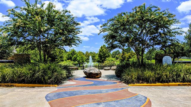 10114 Crescent Bluff Lane, Houston, TX 77070