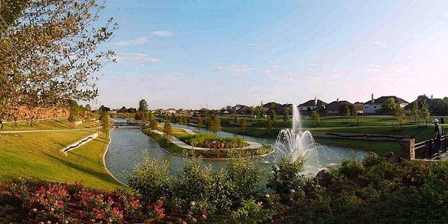 10114 Crescent Bluff Lane, Houston, TX 77070