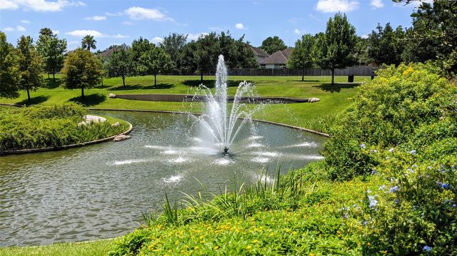 10114 Crescent Bluff Lane, Houston, TX 77070