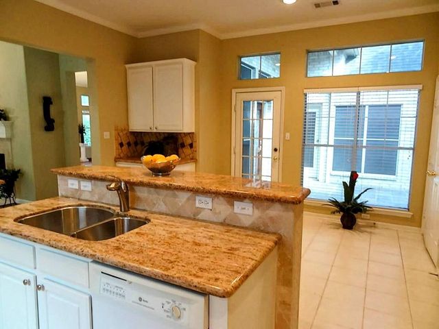 10114 Crescent Bluff Lane, Houston, TX 77070