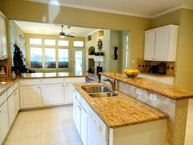 10114 Crescent Bluff Lane, Houston, TX 77070