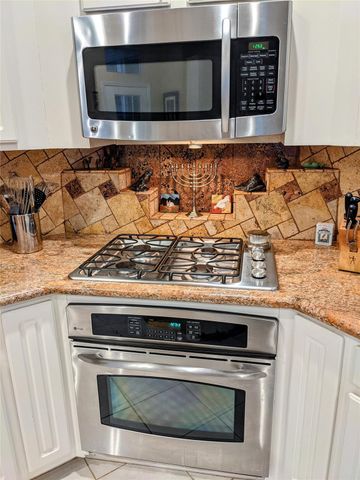 10114 Crescent Bluff Lane, Houston, TX 77070