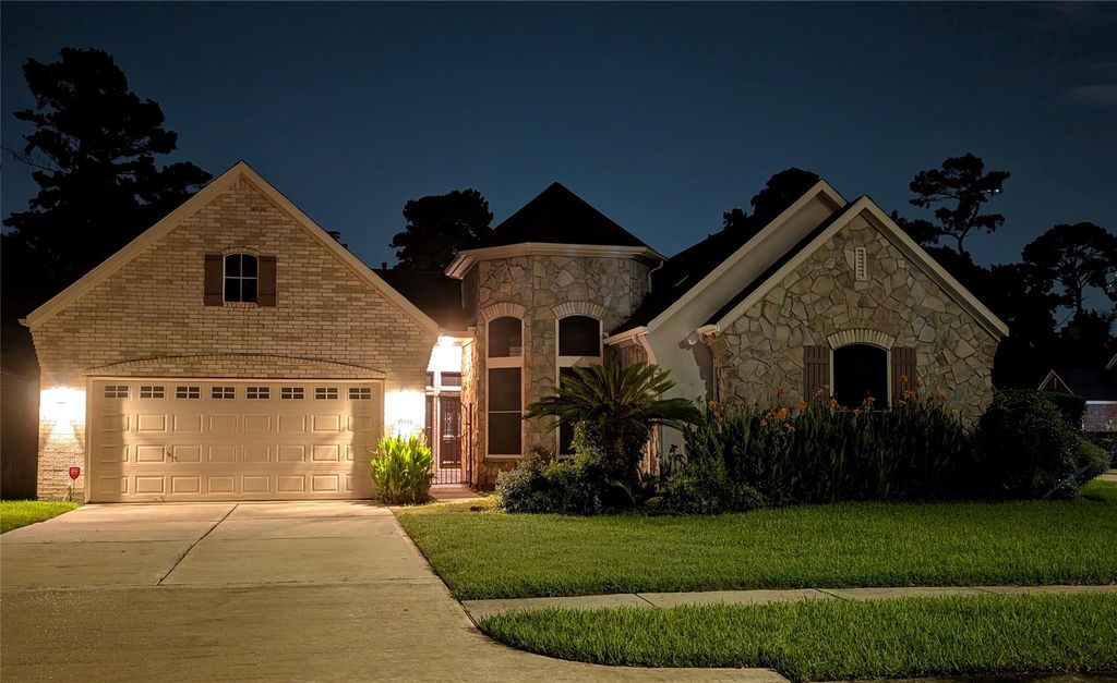 10114 Crescent Bluff Lane, Houston, TX 77070