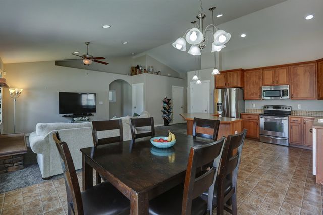 2210 N Greenacres Rd, Spokane Valley, WA 99016