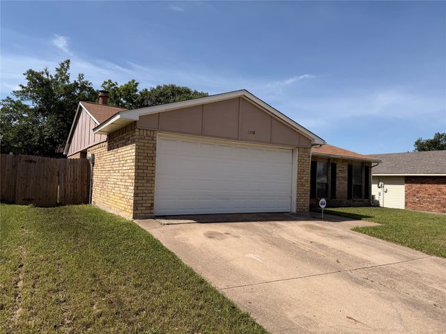6610 Greenspring Drive, Arlington, TX 76016