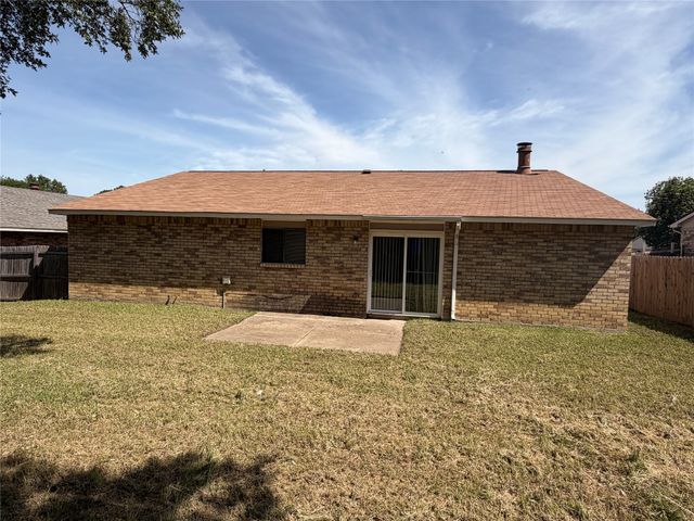 6610 Greenspring Drive, Arlington, TX 76016