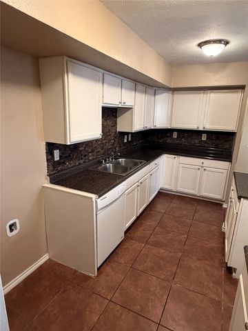 6610 Greenspring Drive, Arlington, TX 76016
