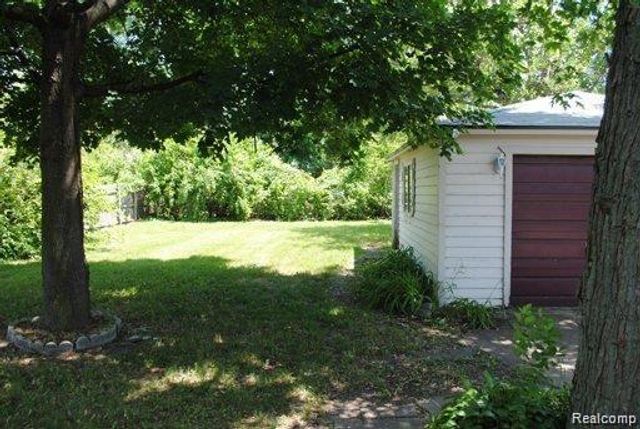 23060 Rosewood Street, Oak Park, MI 48237