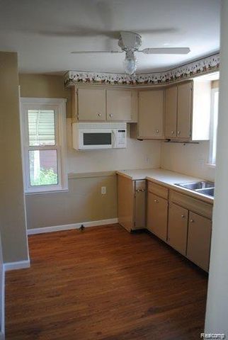 23060 Rosewood Street, Oak Park, MI 48237