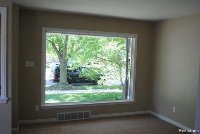 23060 Rosewood Street, Oak Park, MI 48237