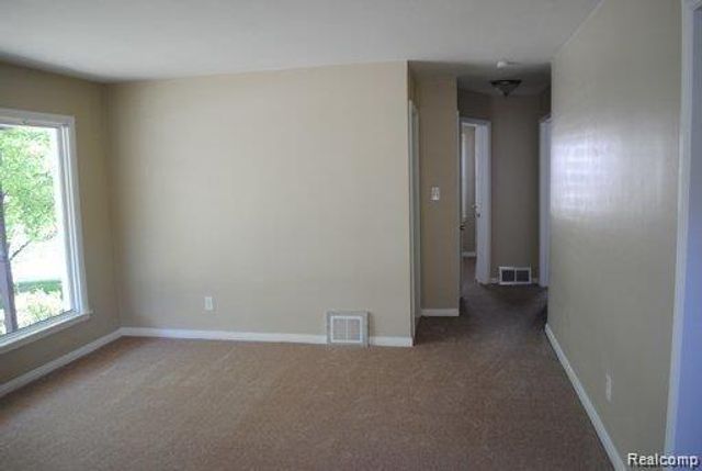 23060 Rosewood Street, Oak Park, MI 48237