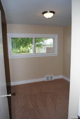 23060 Rosewood Street, Oak Park, MI 48237