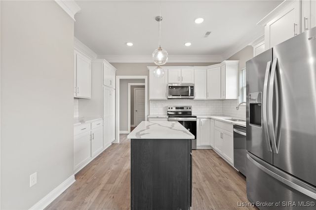 2109 Loop Island Way, New Albany, IN 47150