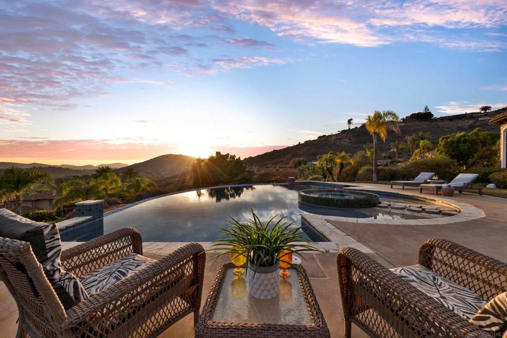 Image 2 of property listing at 14425 Cheyenne Trl, Poway, CA 92064