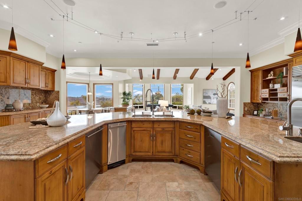 Image 27 of property listing at 14425 Cheyenne Trl, Poway, CA 92064