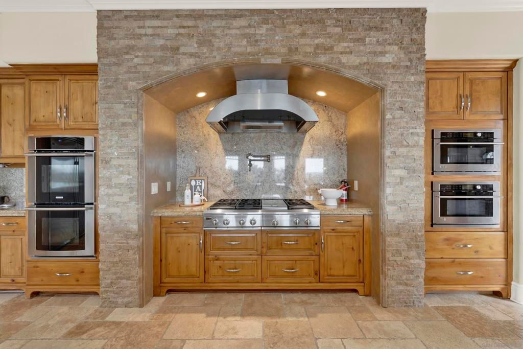 Image 28 of property listing at 14425 Cheyenne Trl, Poway, CA 92064