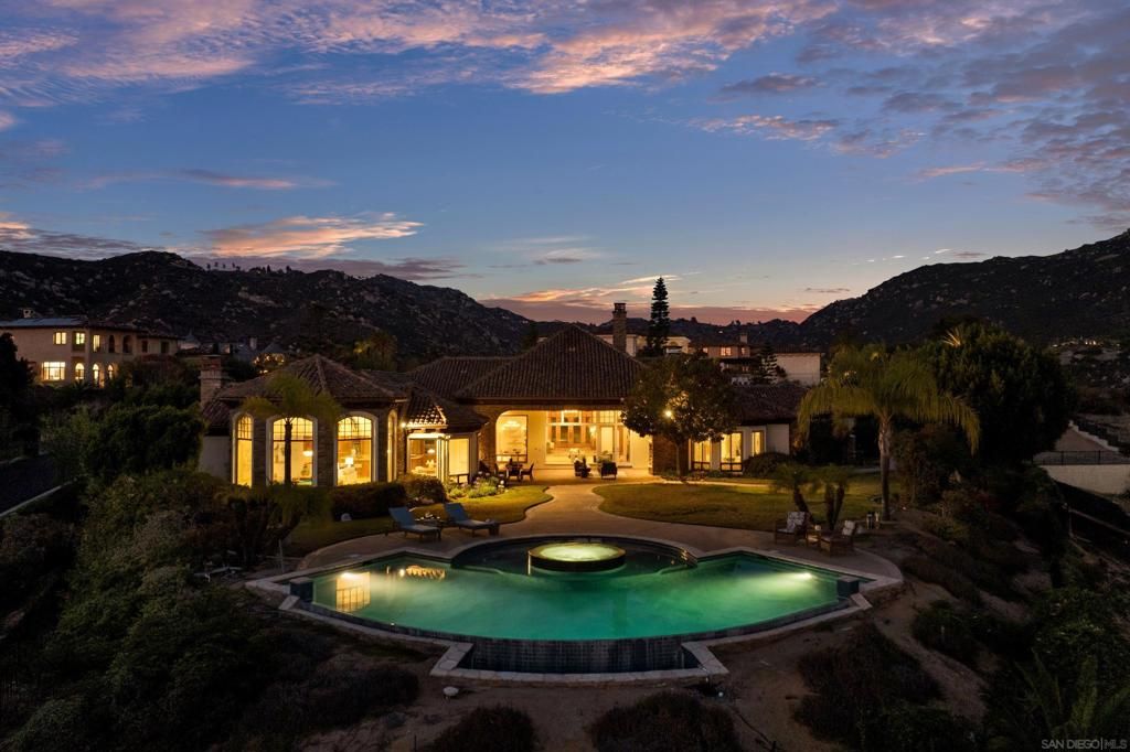 Image 3 of property listing at 14425 Cheyenne Trl, Poway, CA 92064