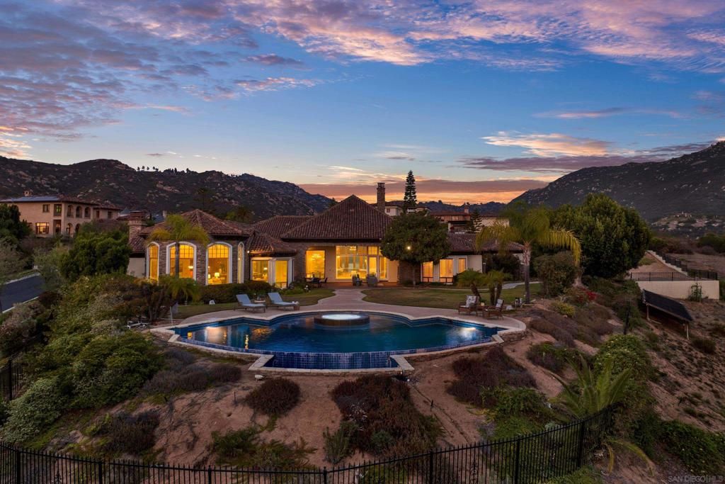 Image 4 of property listing at 14425 Cheyenne Trl, Poway, CA 92064
