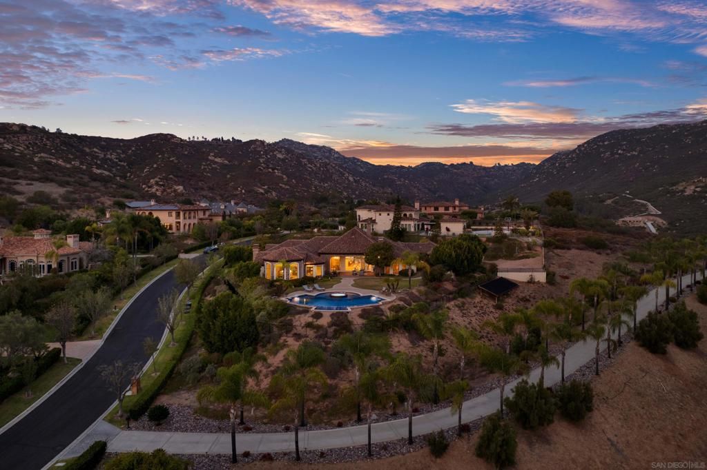 Image 5 of property listing at 14425 Cheyenne Trl, Poway, CA 92064