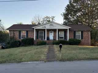 3705 Edgewater Dr, Nashville, TN 37217