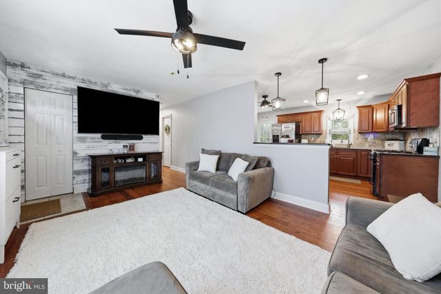 871 TRENTON AVE, Sewell, NJ 08080