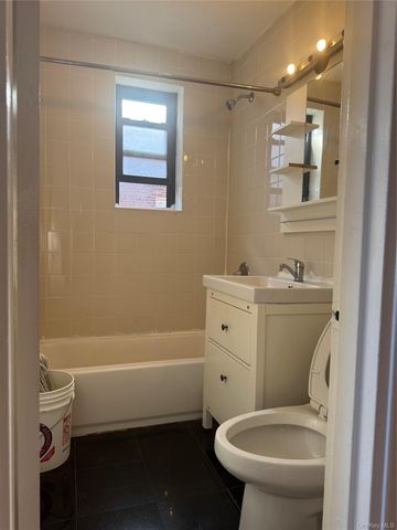 14336 Barclay Avenue 5H, Flushing, NY 11355