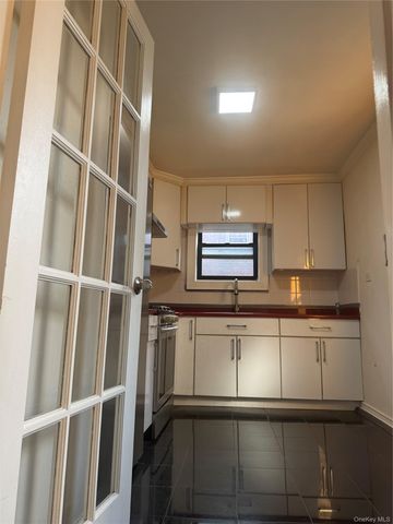14336 Barclay Avenue 5H, Flushing, NY 11355