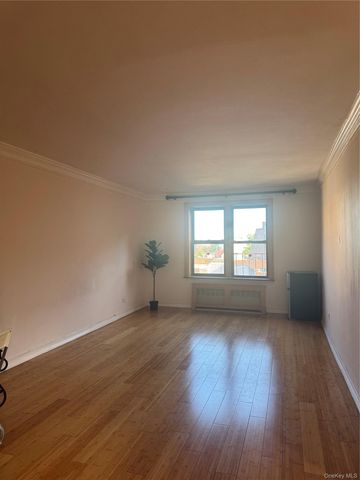 14336 Barclay Avenue 5H, Flushing, NY 11355