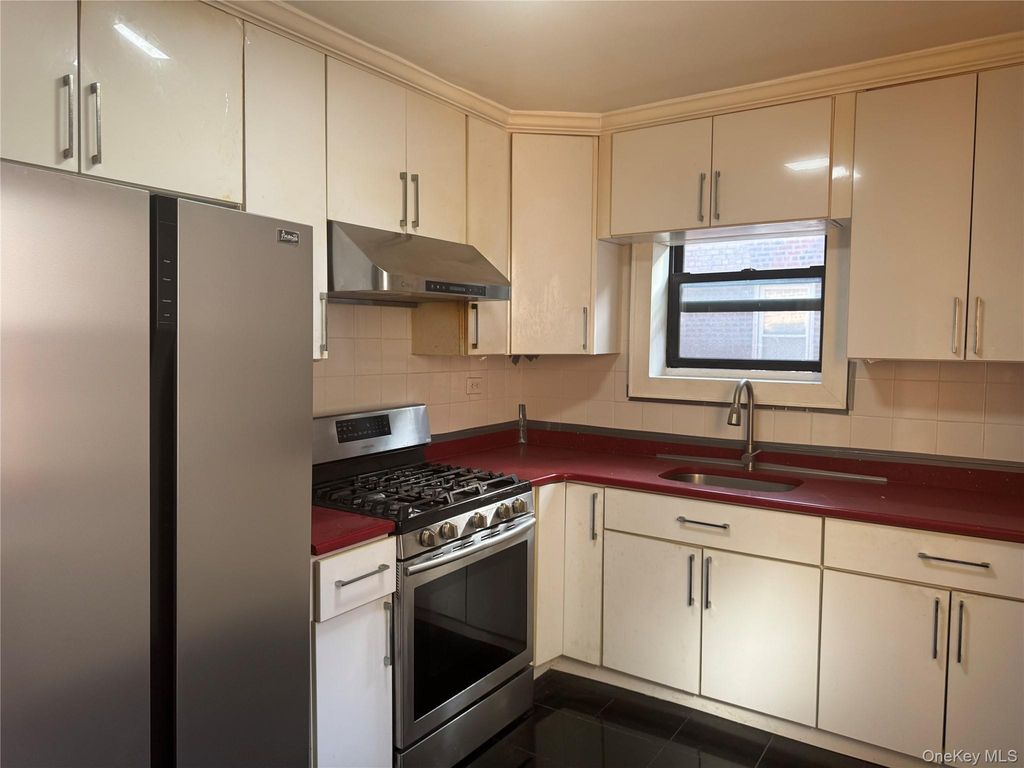 14336 Barclay Avenue 5H, Flushing, NY 11355